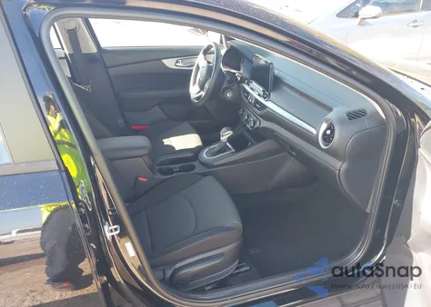 2024 Kia Forte Lxs z USA, uszkodzony, nr VIN 3KPF24AD4RE735808